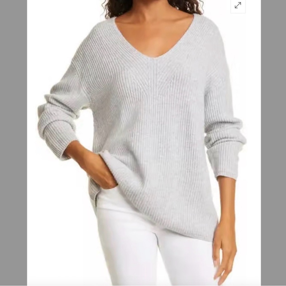 $198 Rails Women's V-Neck Gray Sweater